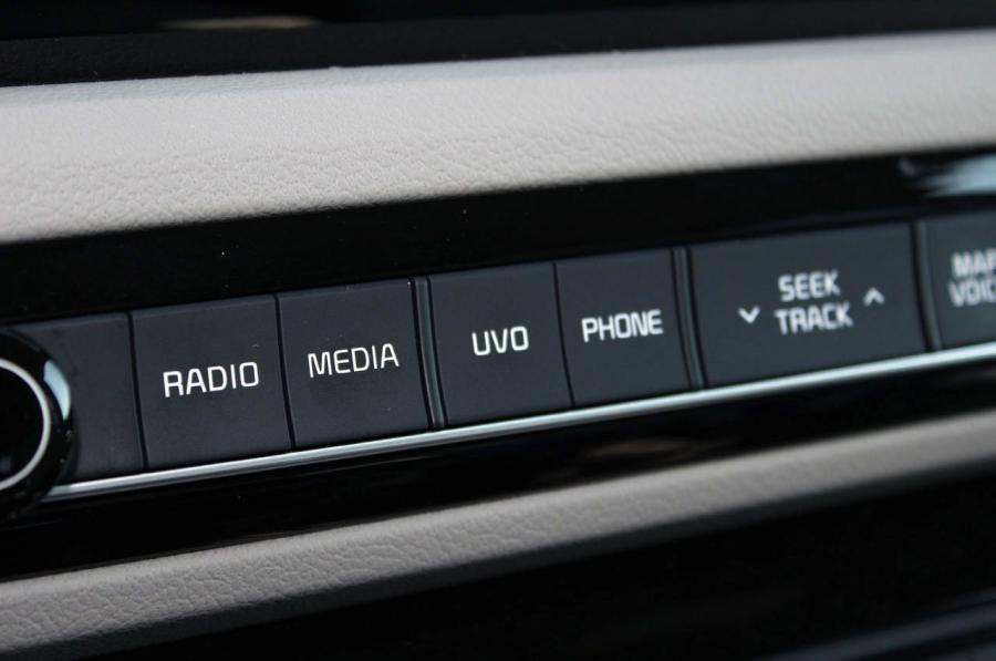  Kia Sedona SXL 2015 года  (фото 67 из 75)
